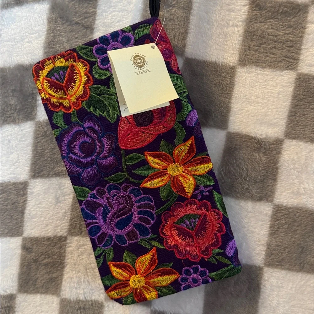 Lucia Imports Floral Embroidered Women's Clutch Purse